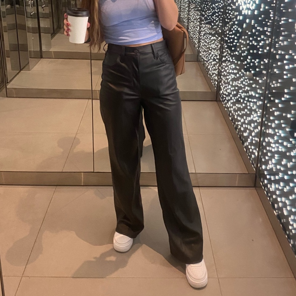 Elegant Black Leather Women's Levi’s
